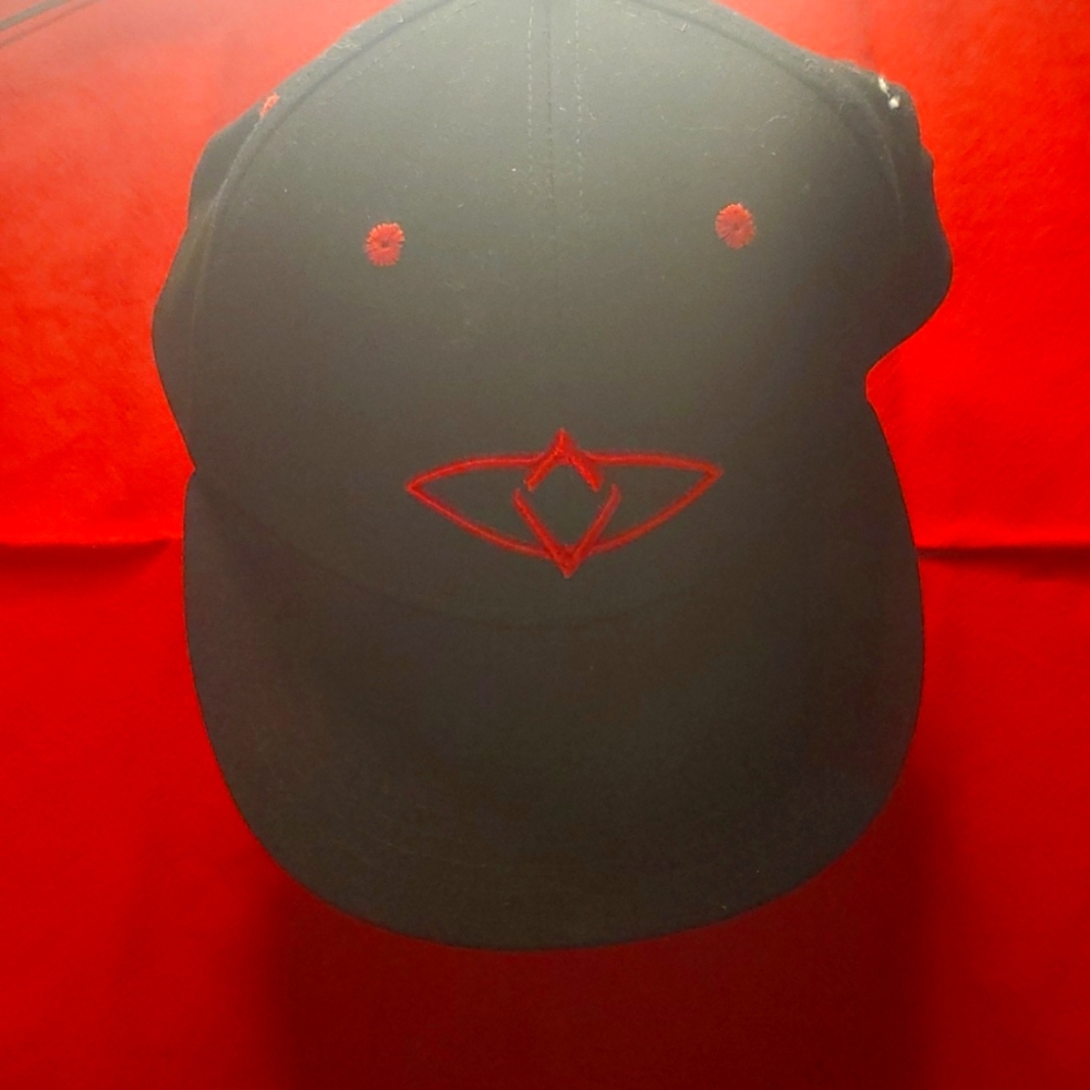 Black Red Hat